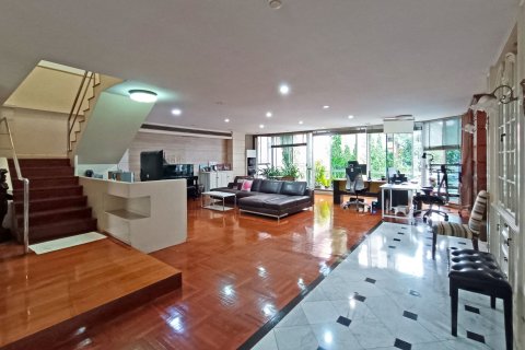 Dúplex de 4 dormitorios en Khlong Toei, Bangkok, Tailandia № 170828