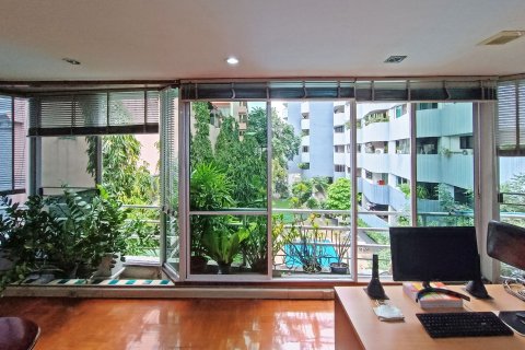 Dúplex de 4 dormitorios en Khlong Toei, Bangkok, Tailandia № 170828 - foto 3