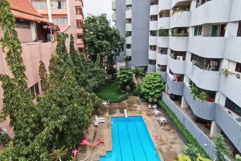 Dúplex de 4 dormitorios en Khlong Toei, Bangkok, Tailandia № 170828 - foto 10