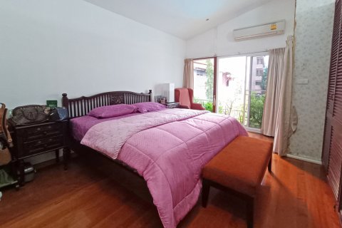 Dúplex de 4 dormitorios en Khlong Toei, Bangkok, Tailandia № 170828 - foto 11