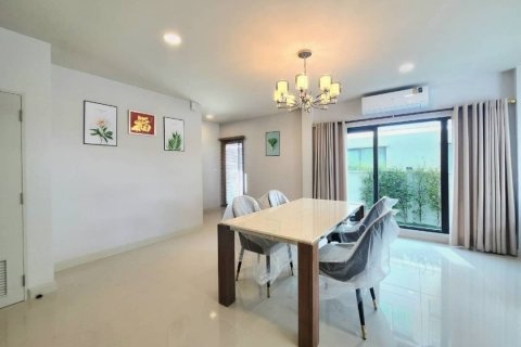 Chalet de 4 dormitorios en Bang Phli Yai, Tailandia № 133876 - foto 4