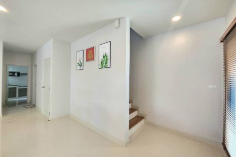 Chalet de 4 dormitorios en Bang Phli Yai, Tailandia № 133876 - foto 5