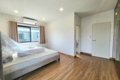 Chalet de 4 dormitorios en Bang Phli Yai, Tailandia № 133876 - foto 6