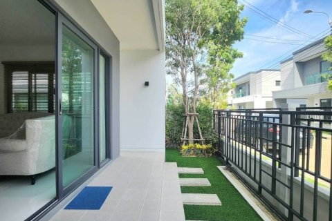Chalet de 4 dormitorios en Bang Phli Yai, Tailandia № 133876 - foto 9