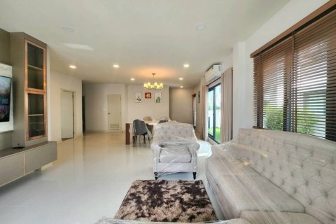 Chalet de 4 dormitorios en Bang Phli Yai, Tailandia № 133876 - foto 20
