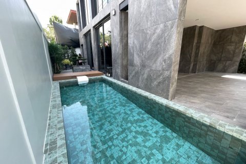 Chalet de 4 dormitorios en Prawet, Bangkok, Tailandia № 133877 - foto 2