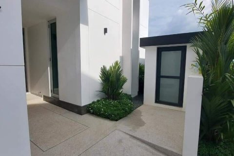 Chalet de 3 dormitorios en Phuket, Tailandia № 133878 - foto 20
