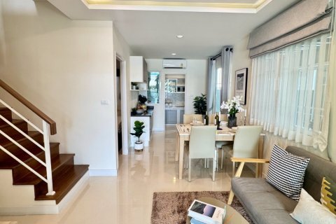 Casa de 3 dormitorios en Pattaya, Tailandia № 209156 - foto 3