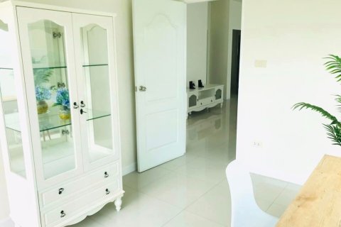 Chalet de 3 dormitorios en Pattaya, Tailandia № 209158 - foto 11