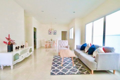 Chalet de 3 dormitorios en Pattaya, Tailandia № 209158 - foto 3