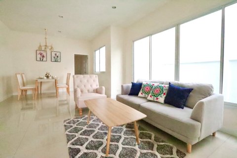 Chalet de 3 dormitorios en Pattaya, Tailandia № 209158 - foto 4
