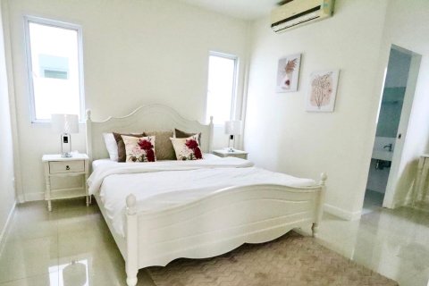 Chalet de 3 dormitorios en Pattaya, Tailandia № 209158 - foto 8
