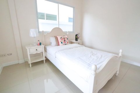 Chalet de 3 dormitorios en Pattaya, Tailandia № 209158 - foto 30