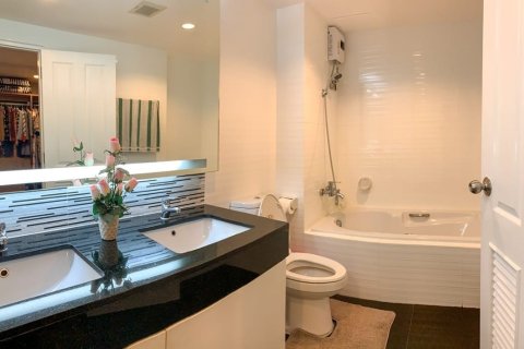 Condominio de 3 dormitorios en Bangkok, Tailandia № 157492 - foto 15