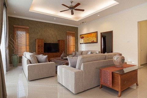 Villa in Pattaya, Thailand 15 Schlafzimmer № 135855 - Foto 14