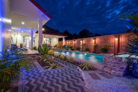 Villa in Pattaya, Thailand 15 Schlafzimmer № 135855 - Foto 23