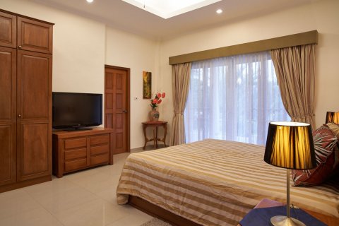 Villa in Pattaya, Thailand 15 Schlafzimmer № 135855 - Foto 6