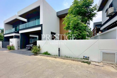 House in Pattaya, Thailand 4 bedrooms № 198172 - photo 28