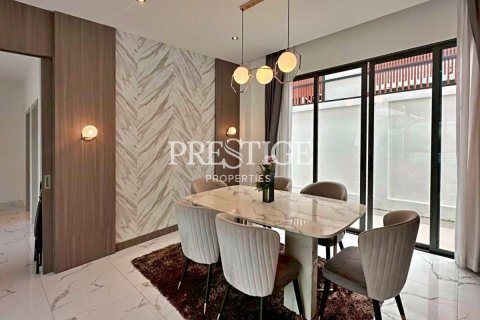 House in Pattaya, Thailand 4 bedrooms № 198172 - photo 7