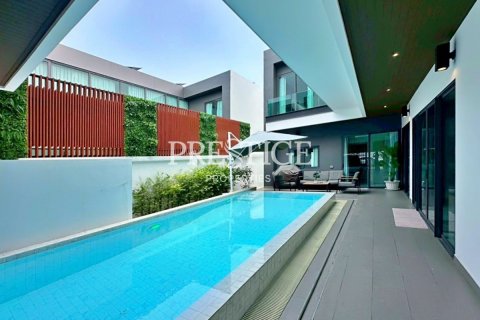 House in Pattaya, Thailand 4 bedrooms № 198172 - photo 2