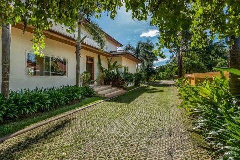 Chalet de 5 dormitorios en Chiang Mai, Tailandia № 190932 - foto 13