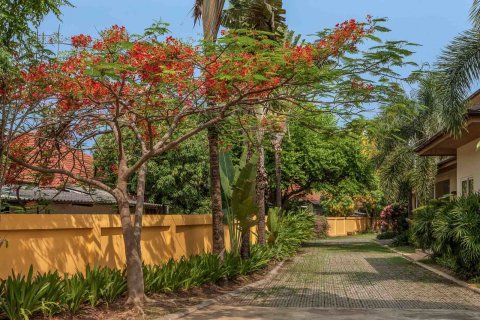 Chalet de 5 dormitorios en Chiang Mai, Tailandia № 190932 - foto 9