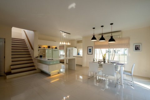 Casa de 3 dormitorios en Chiang Mai, Tailandia № 155339 - foto 4