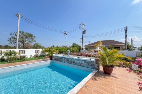 Casa de 4 dormitorios en Hua Hin, Tailandia № 172801 - foto 9