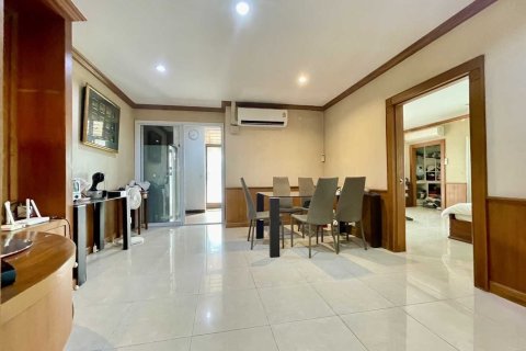 Condominio de 4 dormitorios en Bang Na, Bangkok, Tailandia № 173173 - foto 7