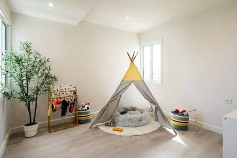 Condominio de 3 dormitorios en Bangkok, Tailandia № 142972 - foto 11
