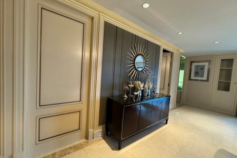 Condominio de 4 dormitorios en Sathon, Bangkok, Tailandia № 142950 - foto 17