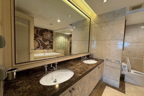Condominio de 4 dormitorios en Sathon, Bangkok, Tailandia № 142950 - foto 18