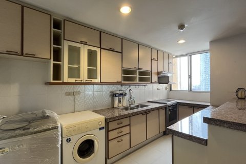 Condo in Watthana, Bangkok, Thailand, 2 bedrooms № 201206 - photo 4