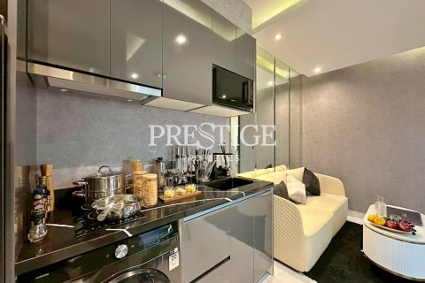 Condo in Pattaya, Thailand, 13 bedrooms № 197772 - photo 7