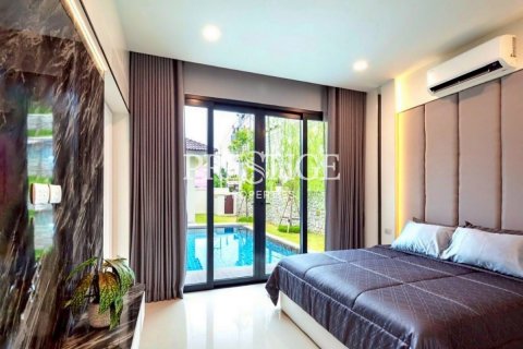 Casa de 3 dormitorios en Pattaya, Tailandia № 197768 - foto 10