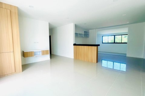 Chalet de 3 dormitorios en Phuket, Tailandia № 169156 - foto 6