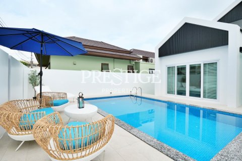 House in Pattaya, Thailand 4 bedrooms № 198660 - photo 19