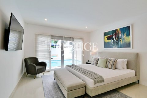 House in Pattaya, Thailand 4 bedrooms № 198660 - photo 9
