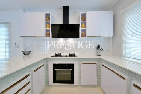 House in Pattaya, Thailand 4 bedrooms № 198660 - photo 7