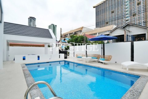 House in Pattaya, Thailand 4 bedrooms № 198660 - photo 20