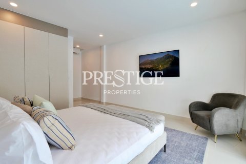 House in Pattaya, Thailand 4 bedrooms № 198660 - photo 11
