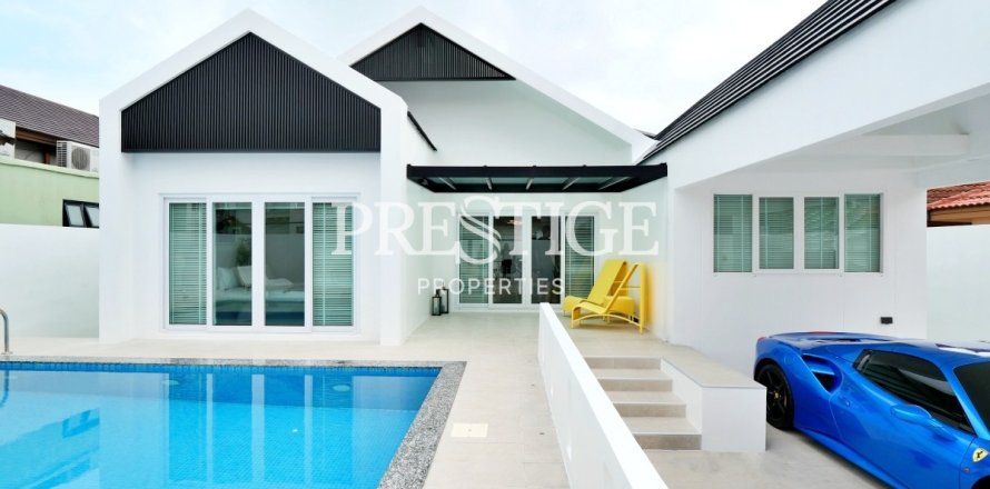 House in Pattaya, Thailand 4 bedrooms № 198660