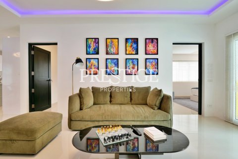 House in Pattaya, Thailand 4 bedrooms № 198660 - photo 4
