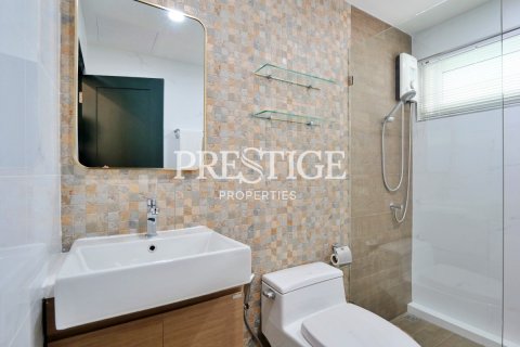 House in Pattaya, Thailand 4 bedrooms № 198660 - photo 18