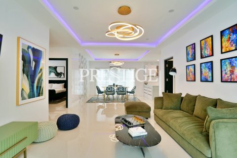 House in Pattaya, Thailand 4 bedrooms № 198660 - photo 2