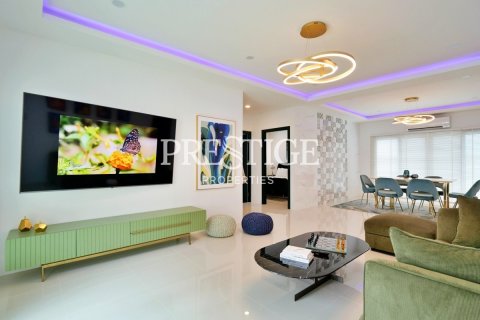 House in Pattaya, Thailand 4 bedrooms № 198660 - photo 3