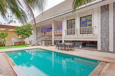 House in Pattaya, Thailand 4 bedrooms № 205022