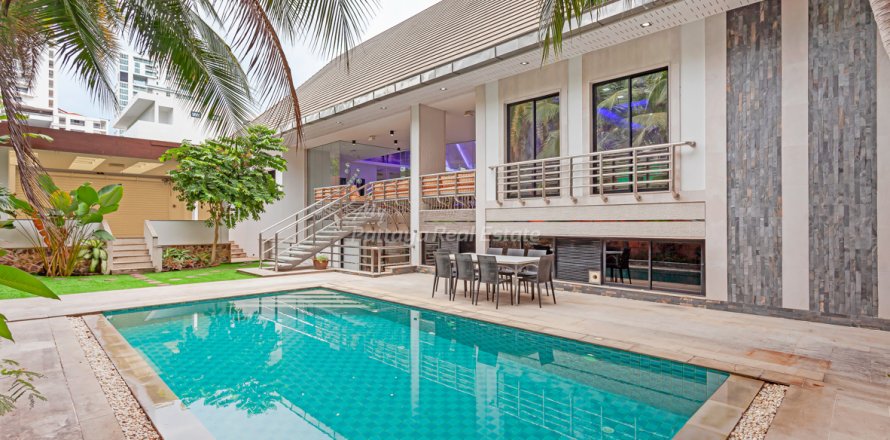 Casa de 4 dormitorios en Pattaya, Tailandia № 205022