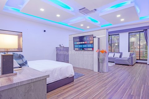 Casa de 4 dormitorios en Pattaya, Tailandia № 205022 - foto 17