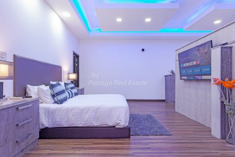 Casa de 4 dormitorios en Pattaya, Tailandia № 205022 - foto 18